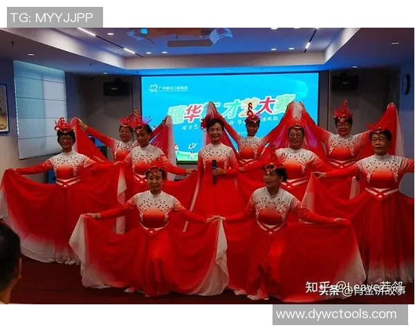 足球球星赛场炫技插花脚瞬间点燃全场观众热烈掌声